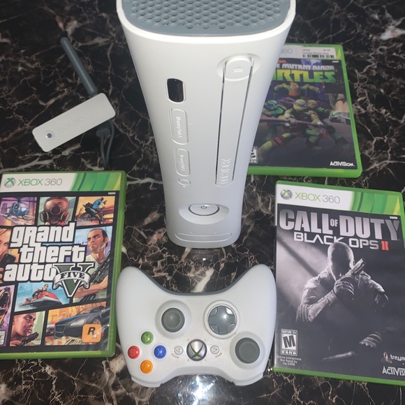 Xbox 360 bundle - Picture 1 of 6
